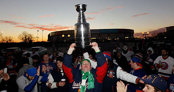 New York Islanders fans with the Stanley Cup